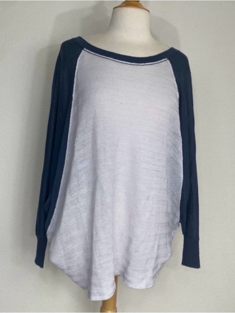 Free People We the Free Womens Navy Blue Wool Mix Batwing Knit Sweater Size L